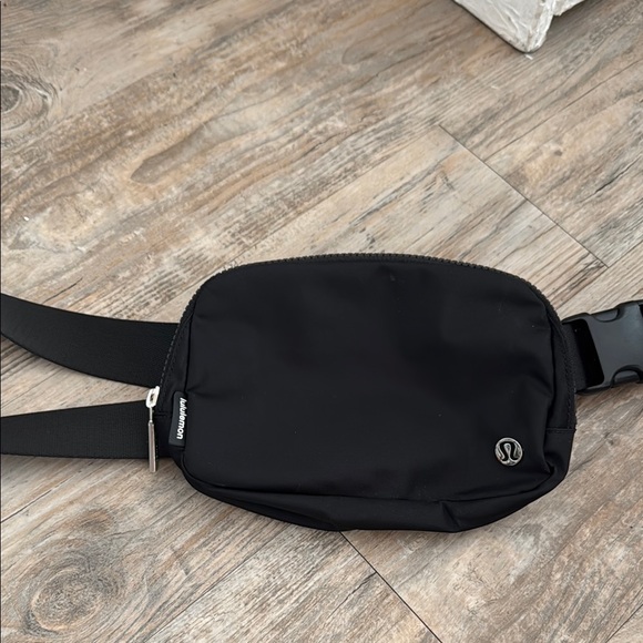 Lululemon Athletica Black Belt Bag - Picture 1 of 1